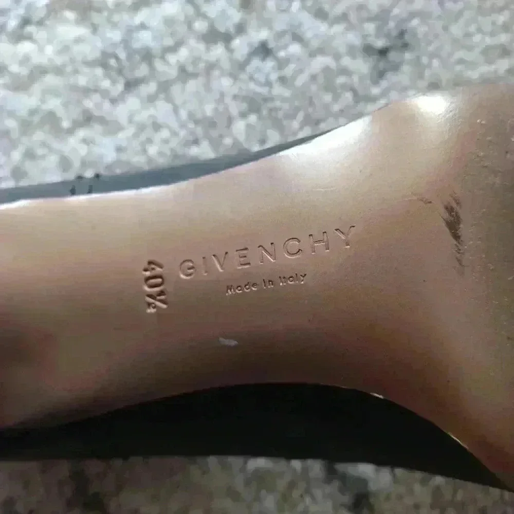 Givenchy Vintage Women's Black Leather Round Toe Designer Pump 40.5 (9 US)